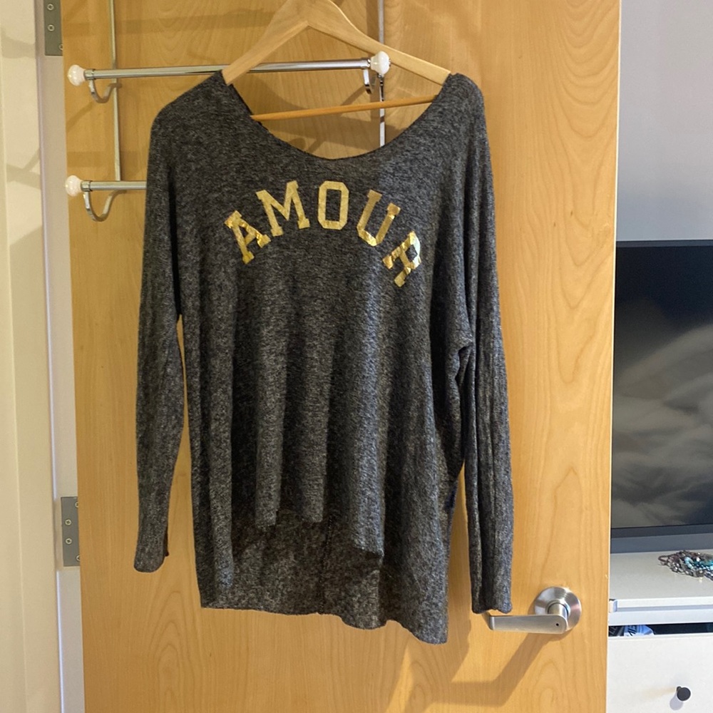 Angela Mara top. 80% viscose 20% wool